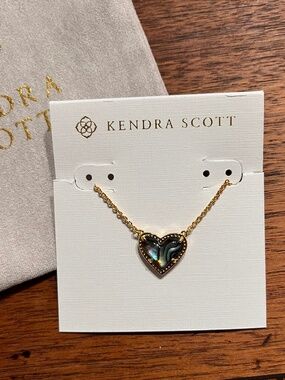 Kendra Scott Ari Heart Pendant Necklace in Abalone Shell